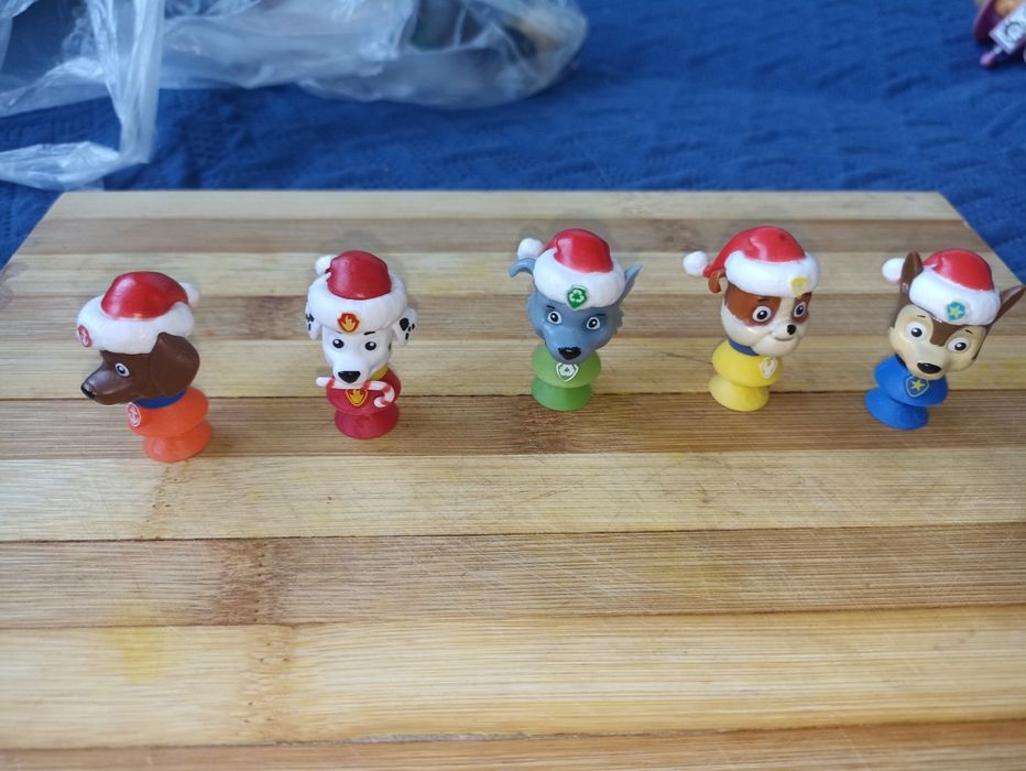 5 figurek z Psiego patrolu psy świeci mikołaje