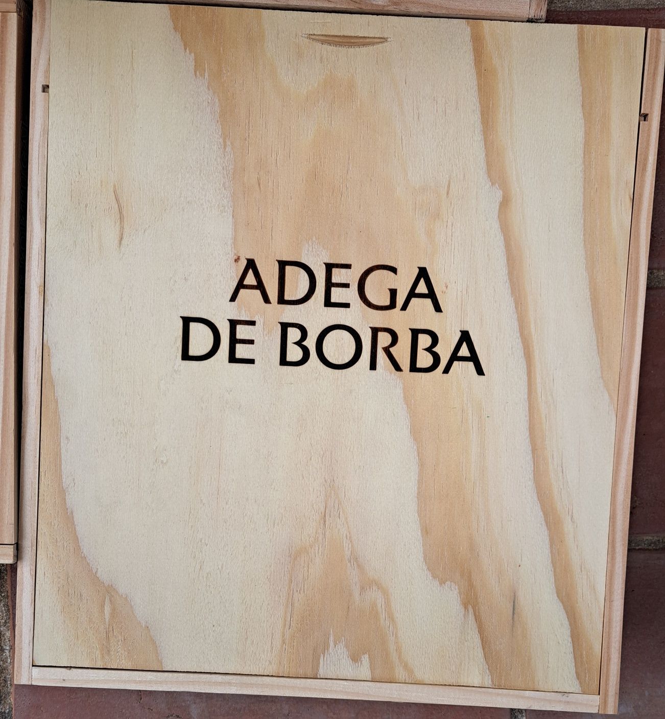 Caixas de vinho em madeira