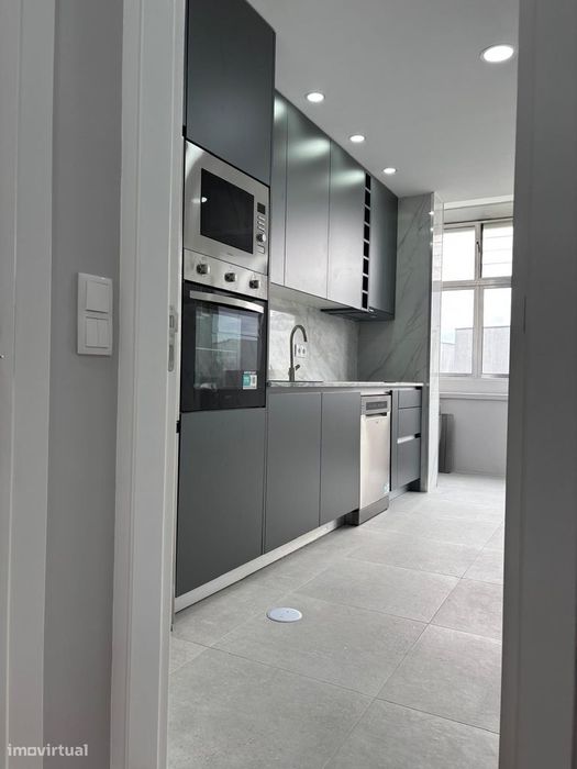 Apartamento T2 Totalmente Renovado com Pequeno Quintal - Bonfim