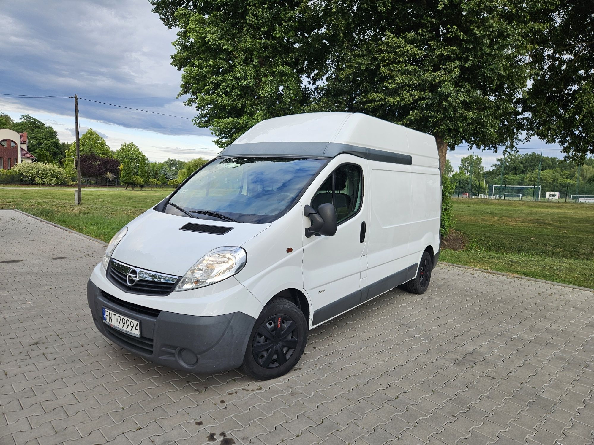 Opel Vivaro 2.5 max długi i wysoki L2H2