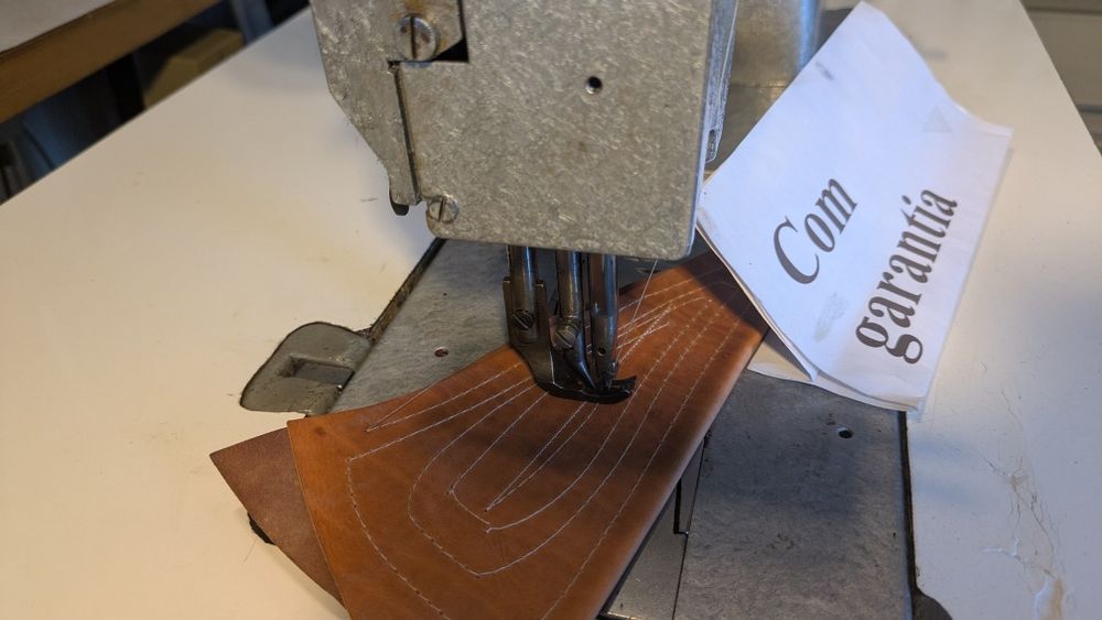 Máquina  costura triplo arrasto Pfaff 145 motor monofásico com revisão