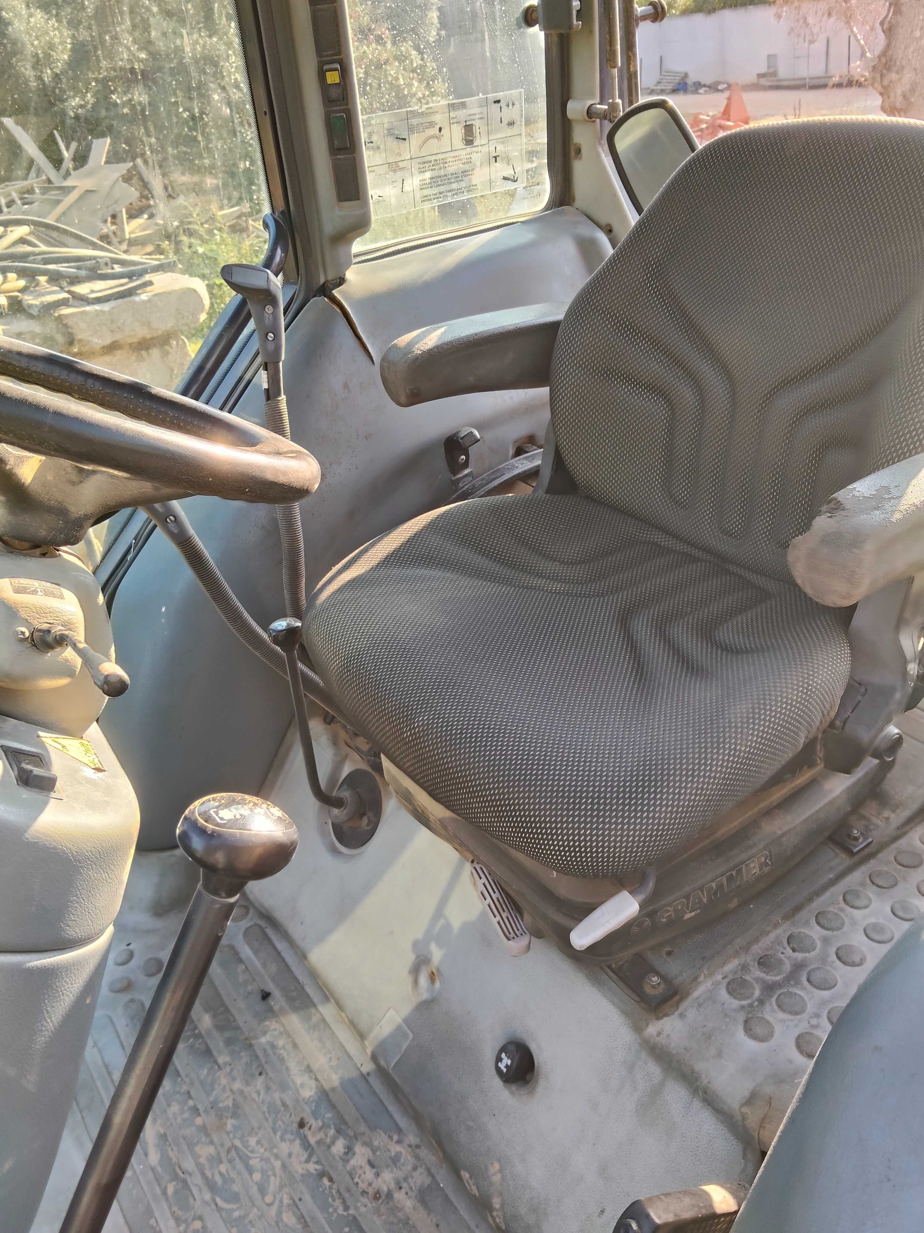 Trator Valtra 800 cabinado