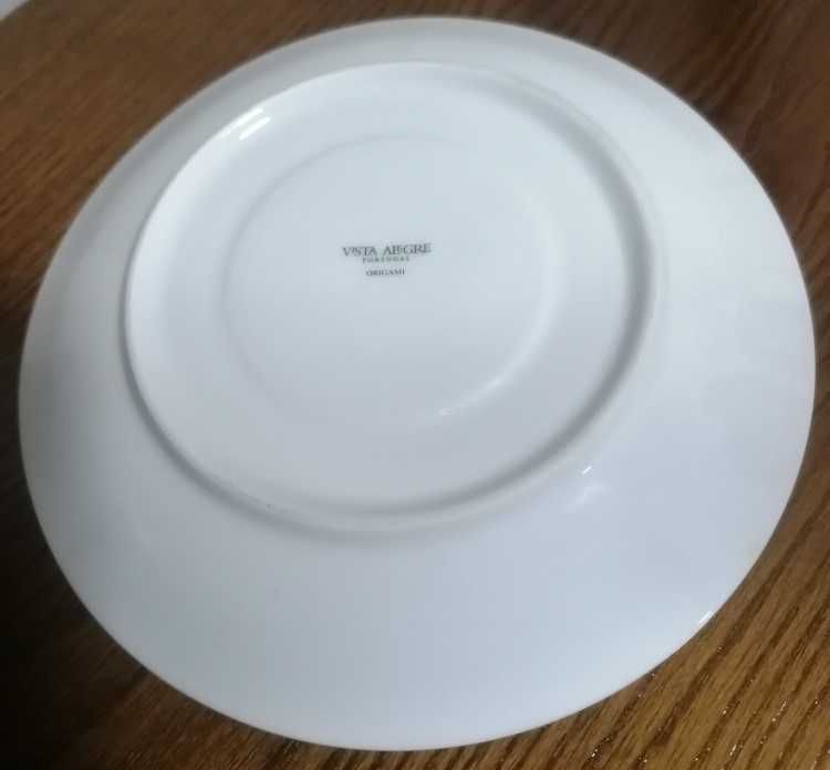 Pires de chávena almoçadeira em porcelana Vista Alegre, Origami