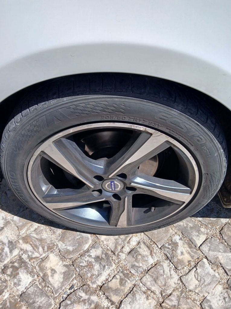 Volvo V40 D2 em ótimo estado