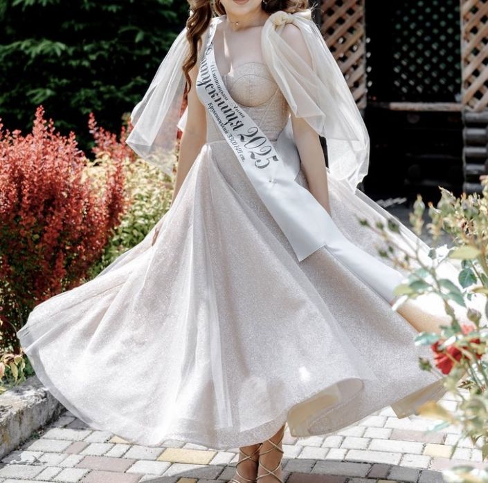 випускна сукня, неймовірна сукня , була одягнена всього один раз