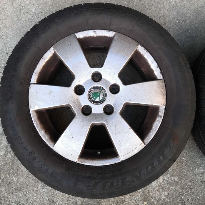 Jantes originais Skoda Octavia II 1Z com pneus 195 65 R15
