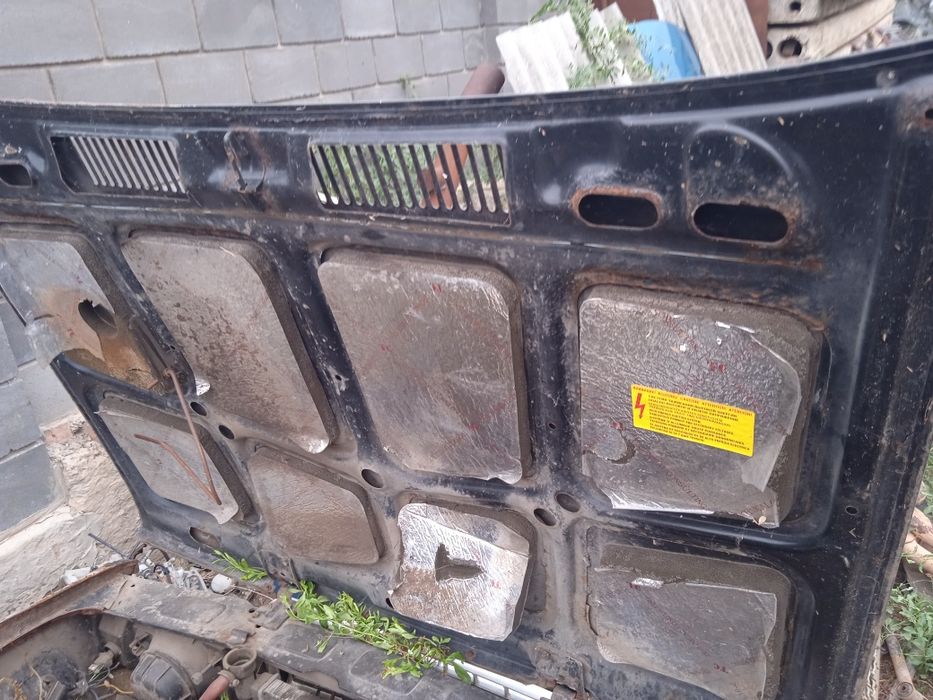 ВАЗ 2107 . Капот оригинал 600 грн.