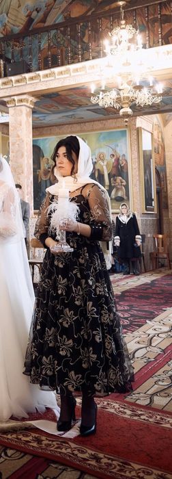 Вечірня чорна сукня