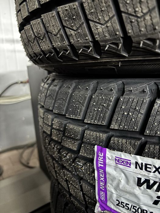 Шина зимова r19/255/50