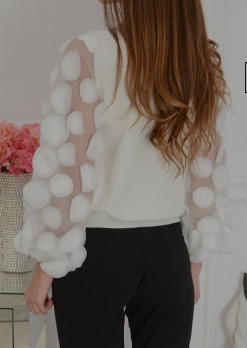 Bluzka sweterek tiulowe rękawy