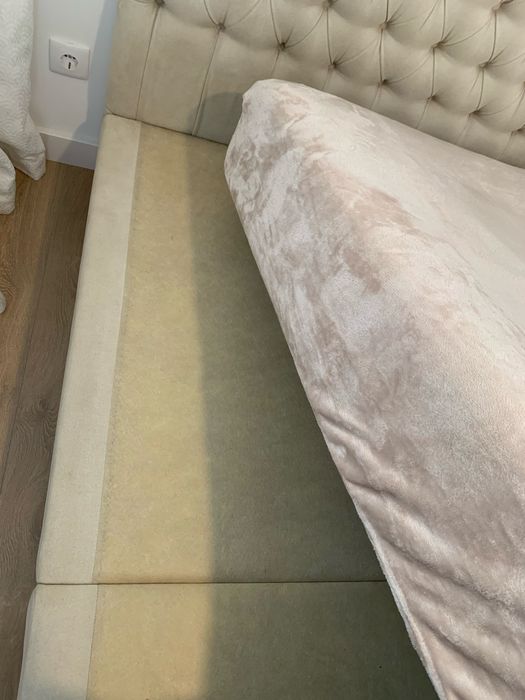 Cama estofada de muito boa qualidade