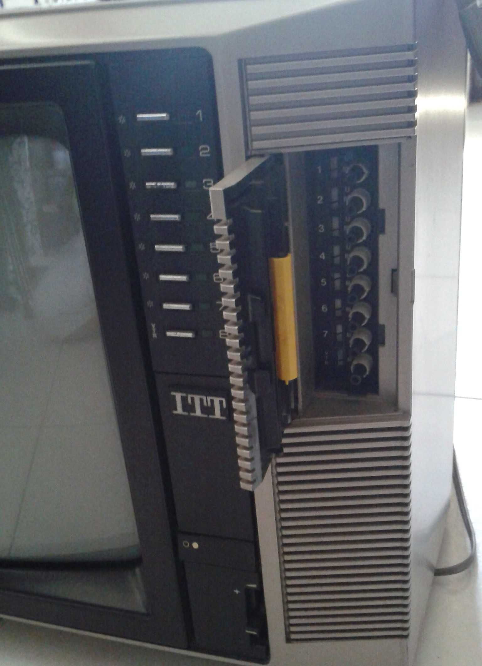TV ITT vintage (CRT) - portátil