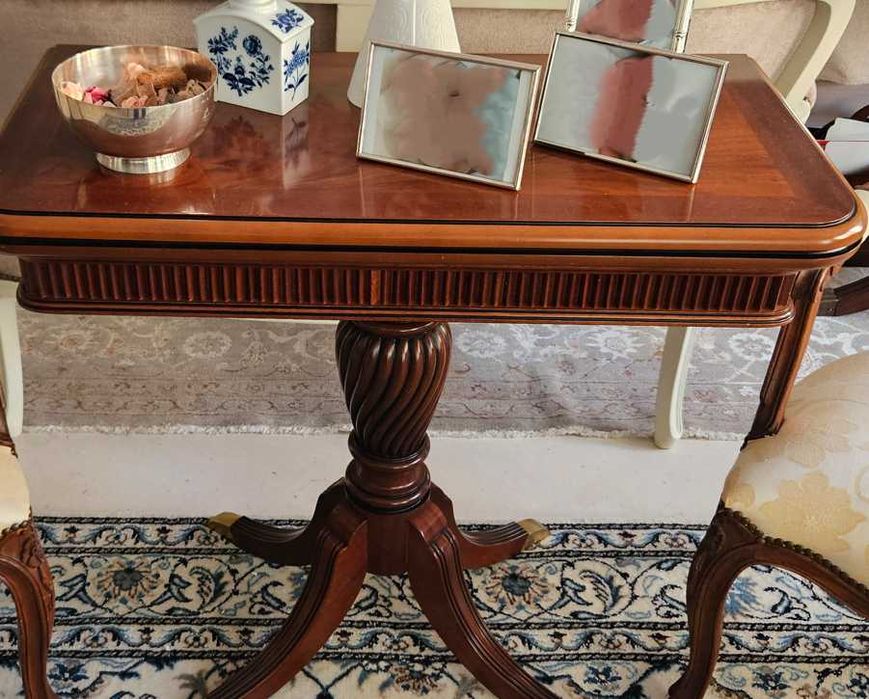 Mesa de Jogo em madeira maciça