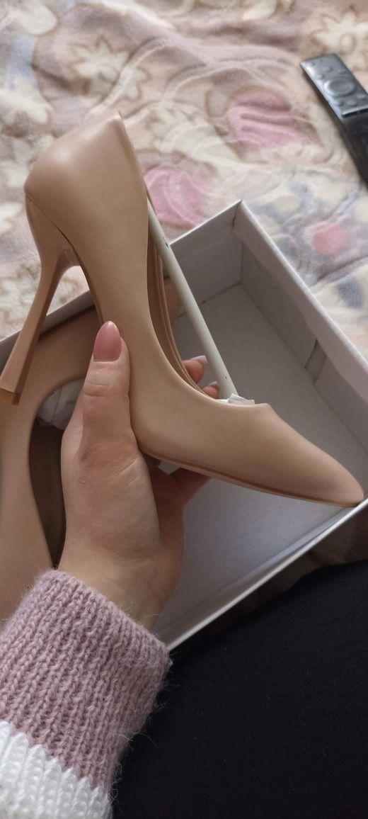 Взуття жіночі нові