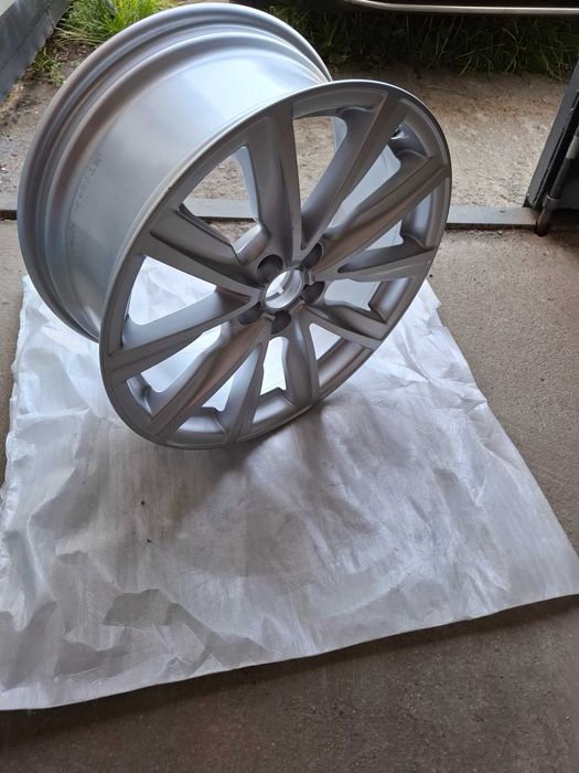Felga AUDI A1  oryginalna nowa 17 cali