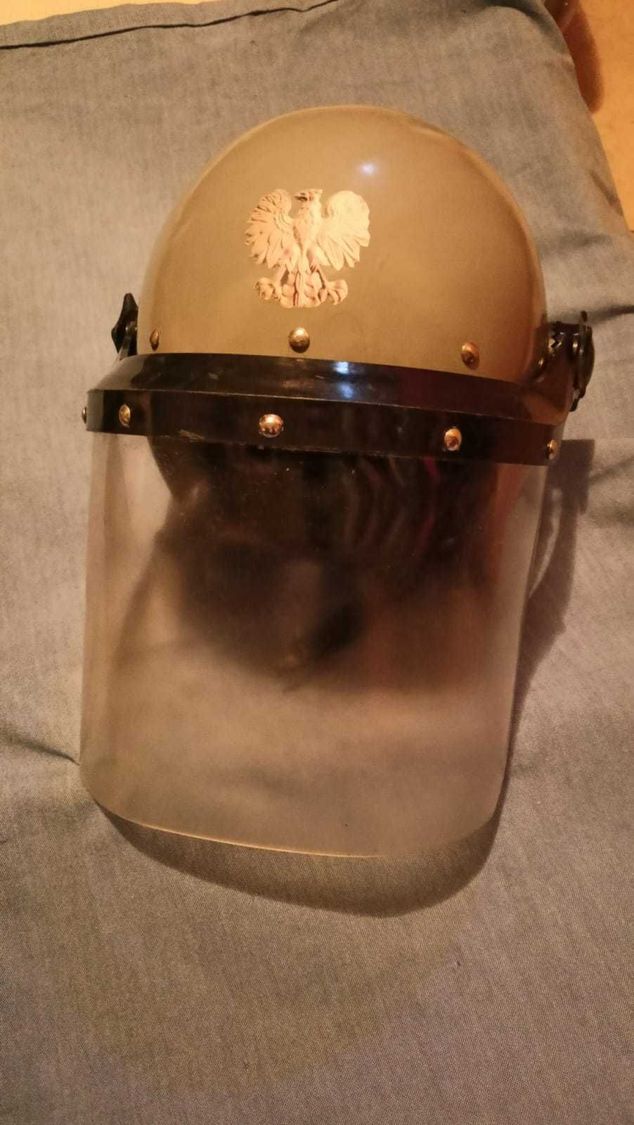 Oryginalny hełm/kask Milicji Obywatelskiej z przyłbicą wz. 83