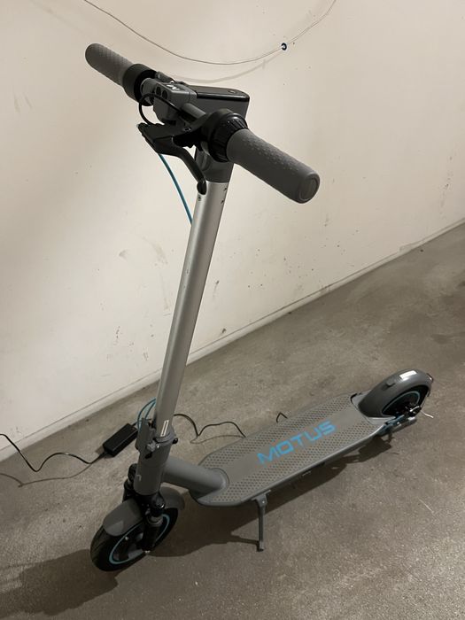 Hulajnoga elektryczna Motus Scooty Plus 2022