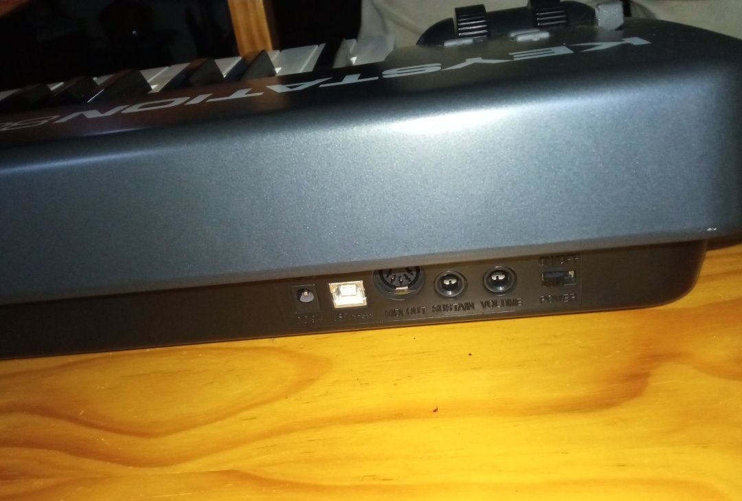 Teclado MIDI M-AUDIO Keystation 88 como novo + Cabo Lightning para USB