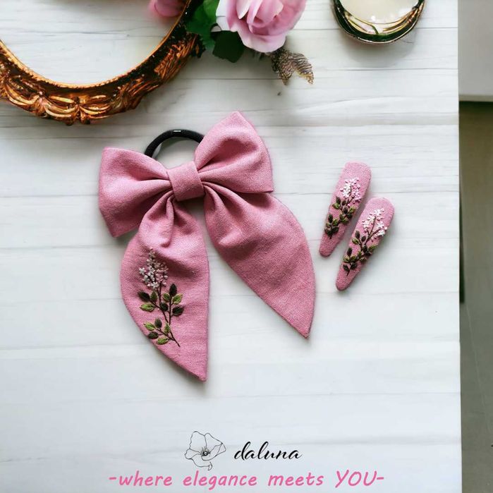 Laço e Ganchos Artesanais Bordados daluna