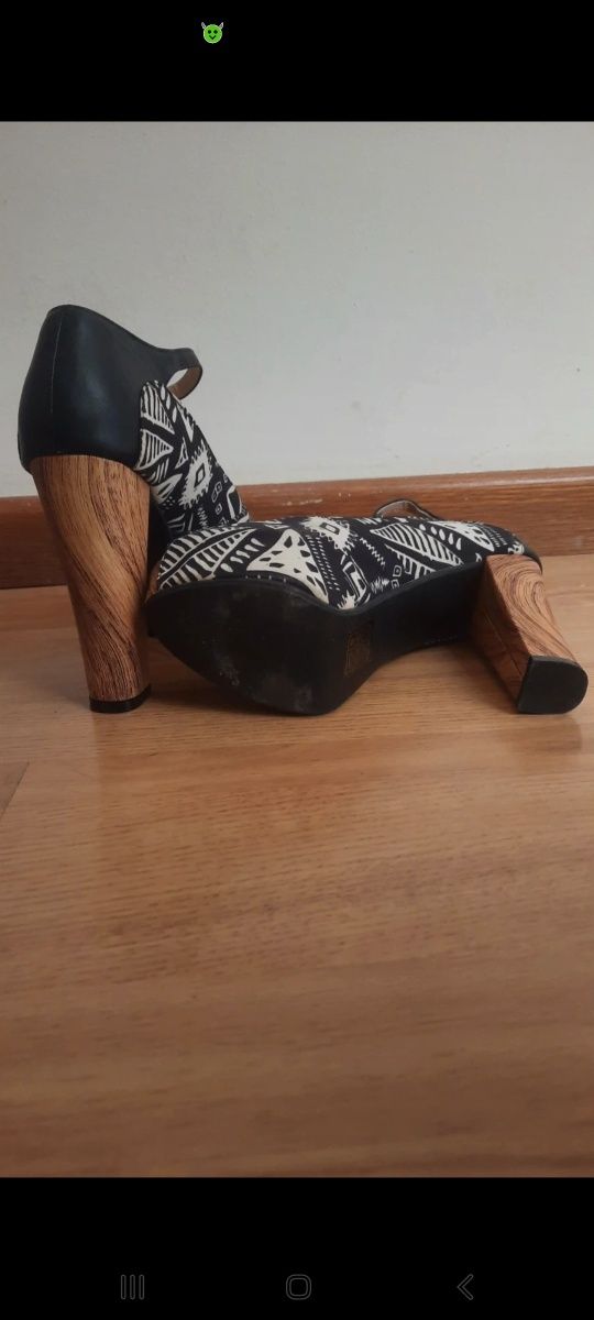 Sapatos salto alto