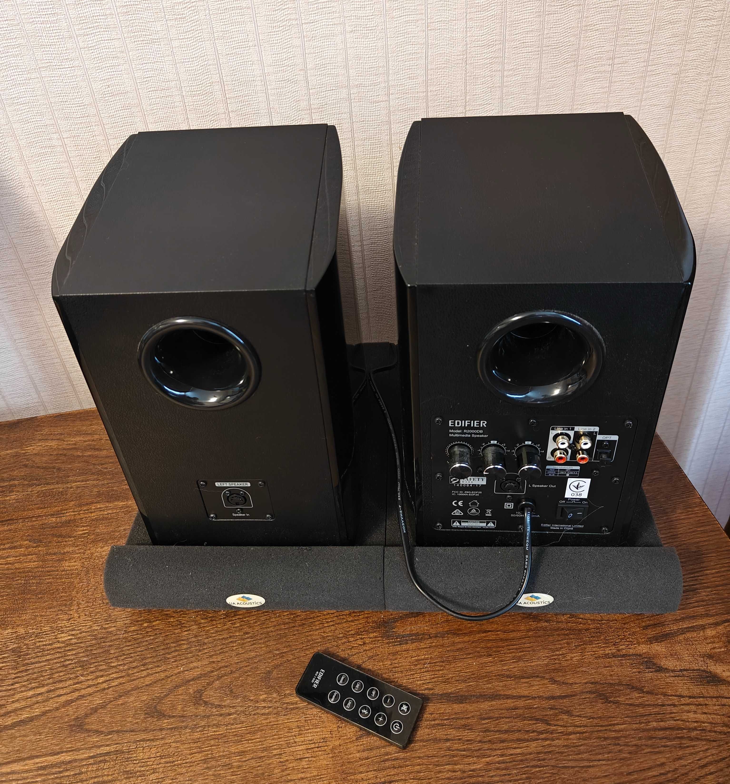 Продам отличную мультимедийную акустическую систему Edifier R2000DB
