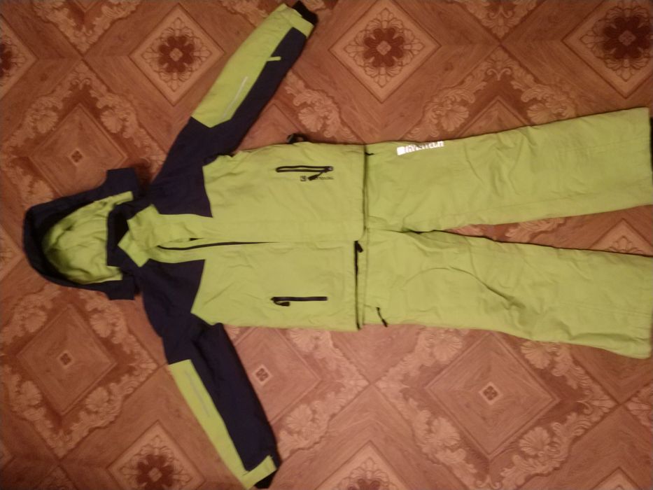 Детские зимние комбинезоны.