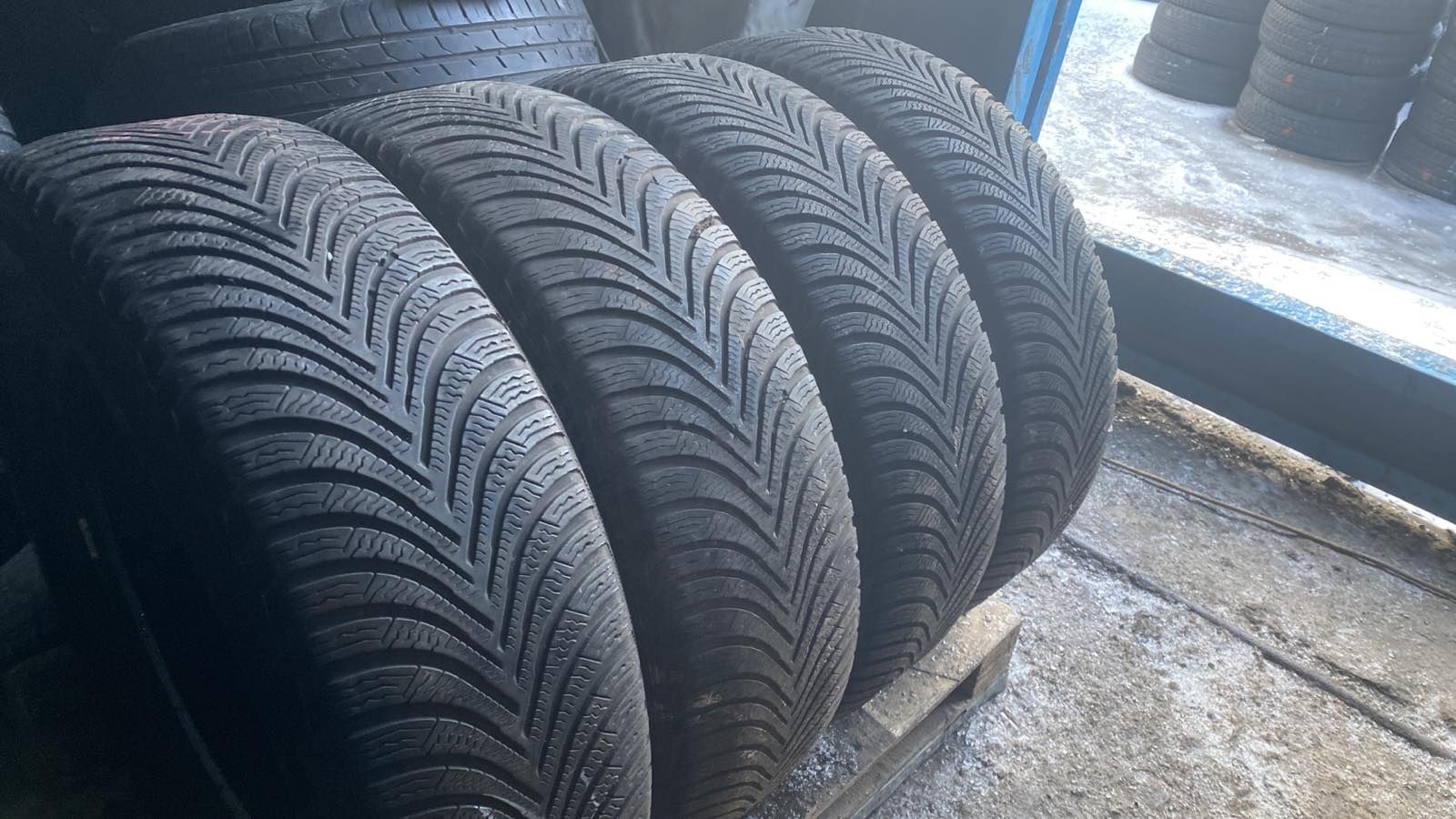 215.65.17 Michelin 4шт зима БУ склад шины резина из Европы R17 65