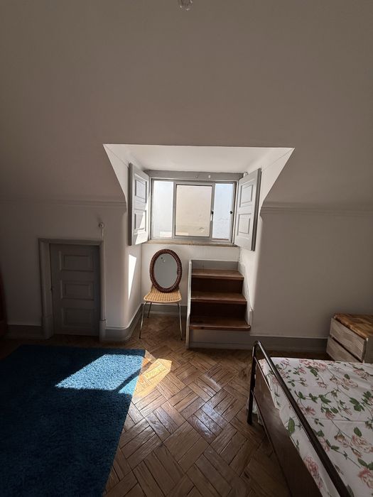 Quarto pra arrendar em Algés