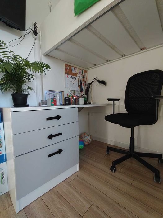 Łóżko na antresoli z biurkiem - IKEA