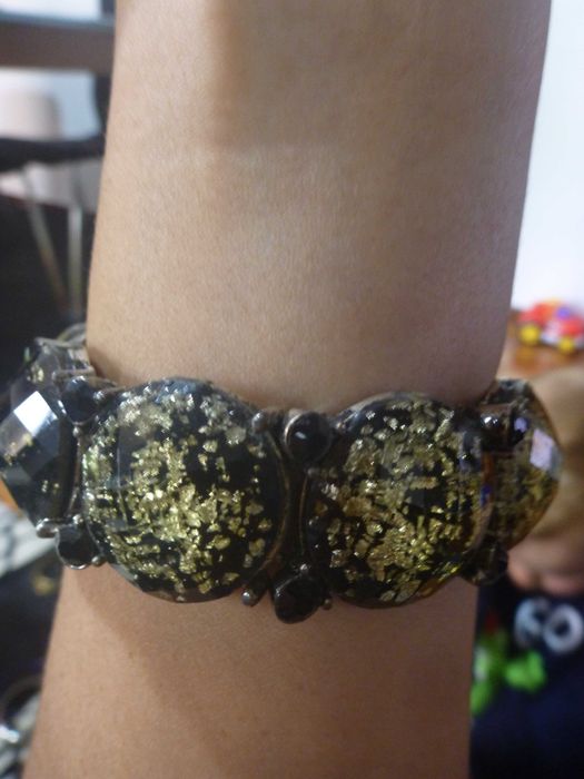Varias pulseiras, varias marcas