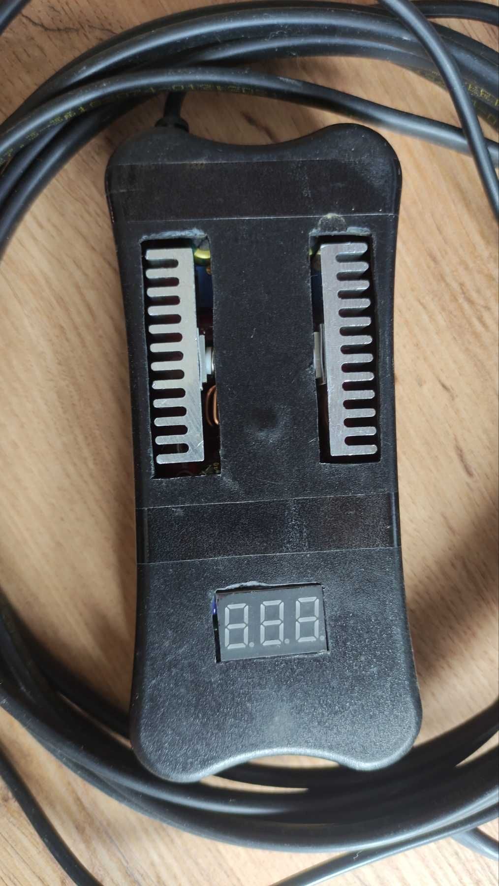 Блок живлення до ноутбука від автомобільного акумулятора 240W