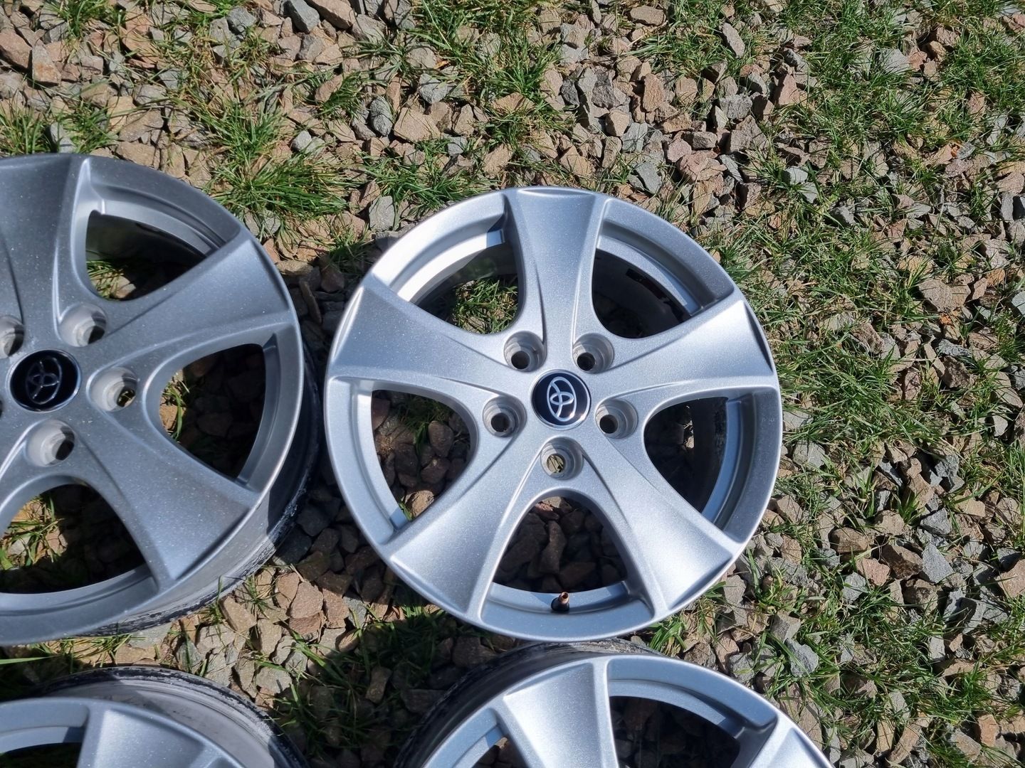 TOYOTA COROLLA,VERSO,RAV4,SUZUKI alu 6,5X16 ET45 5X114,3 bdb stan
