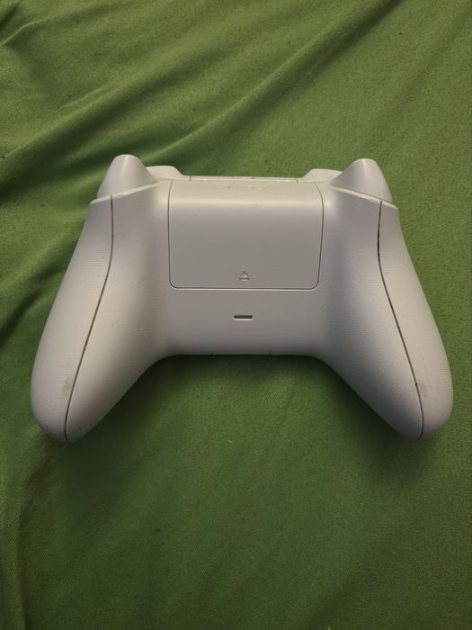 Xbox one s 1TB + pad + gta v