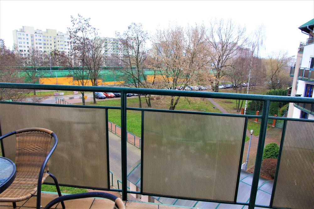 Duży pokój 1 os. z balkonem Powstańców Śl. metro Bemowo, same panie