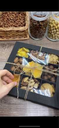 Коробка для наборів горіхів та сухофруктів