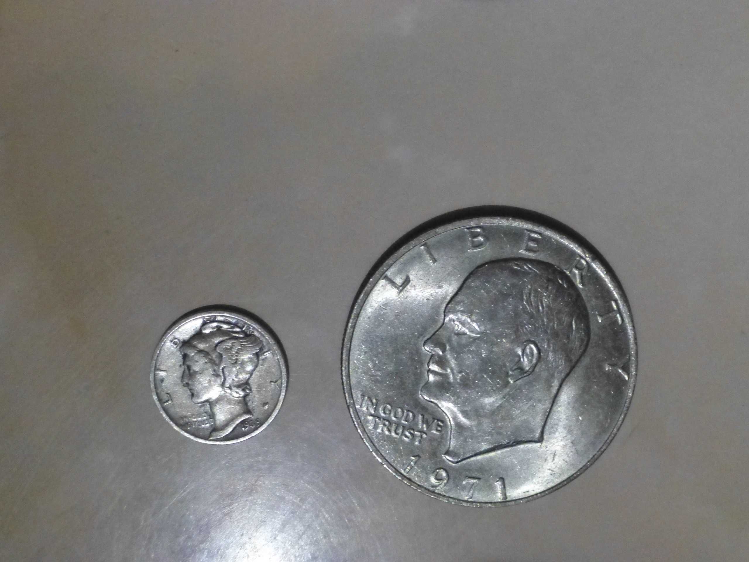dwie monety amerykańskie