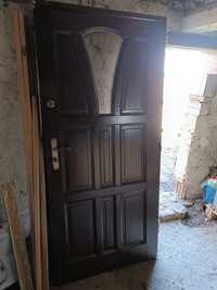 Drzwi zewnętrzne drewniane z ościeżnica