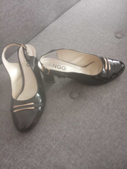 Czółenka z odkrytą piętą, rozm. 39