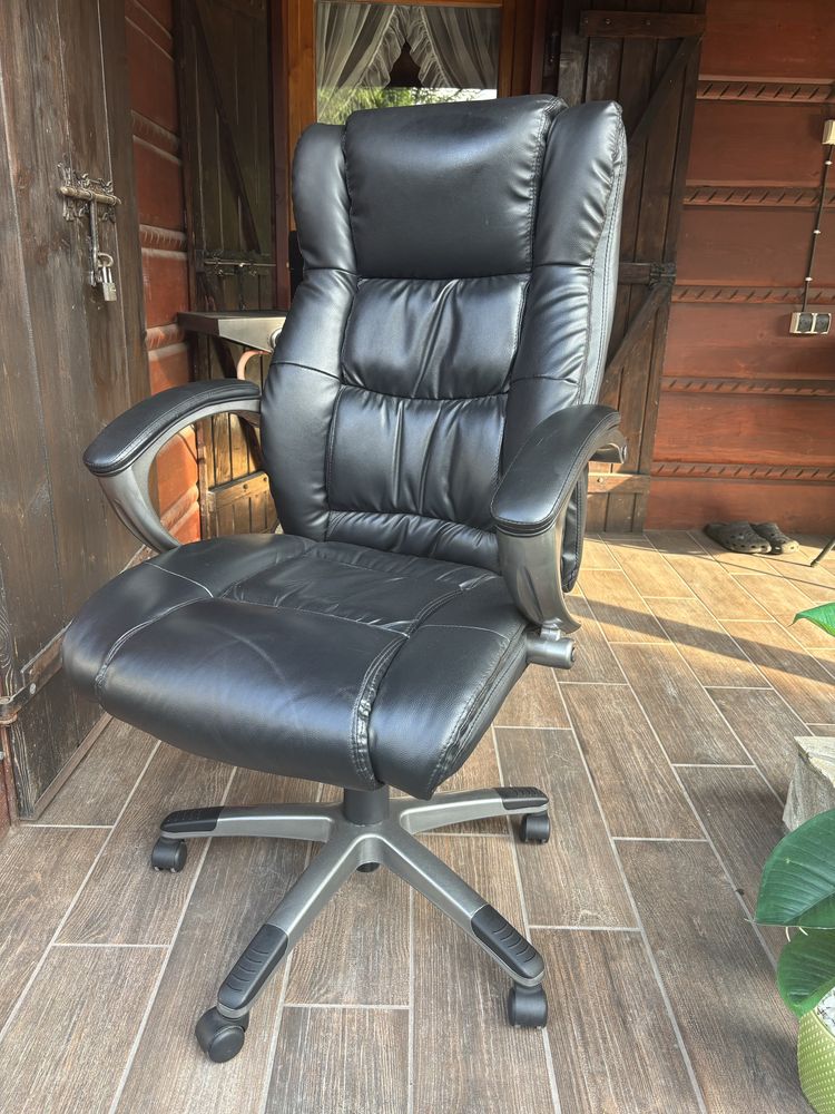 Fotel komputerowy biurowy Balduvisata Monterey Black