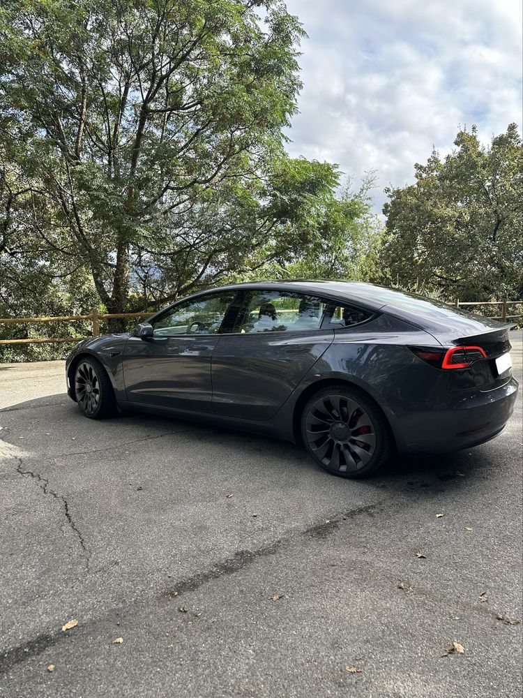 Tesla model 3 performance