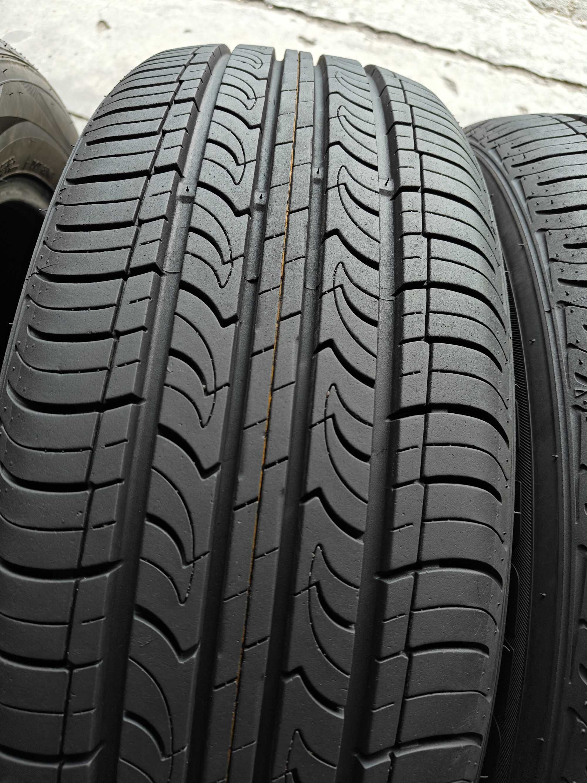 Nexen Roadstone ClassPremiere 4шт. R17 215 60 шини літні ідеал!