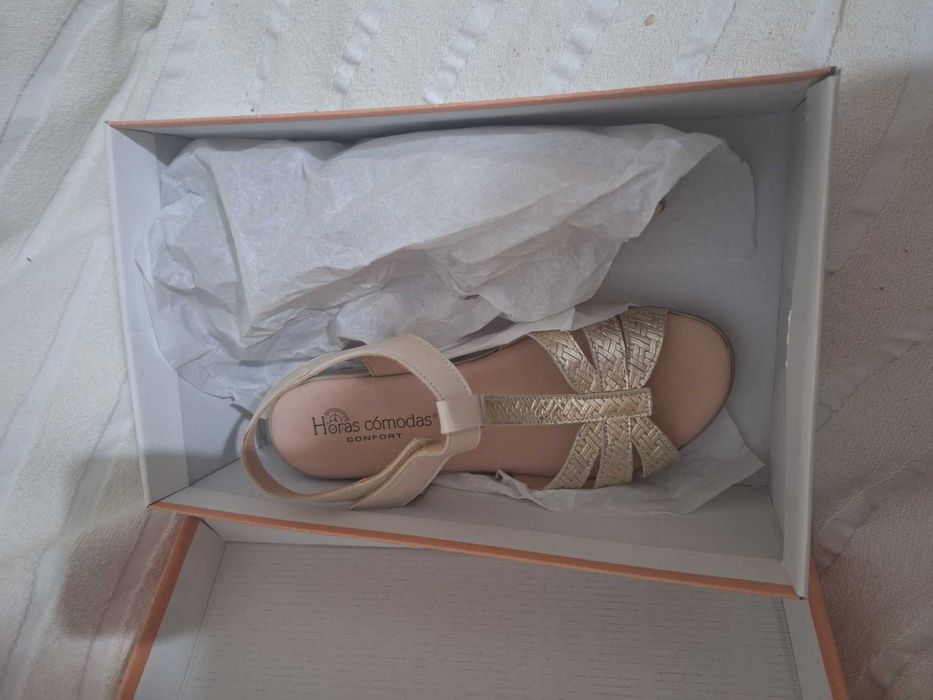 Sandalias novas tamanho 35