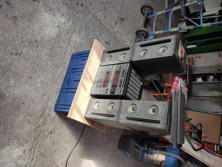 Wieża muzyczna j v c z głośnikami