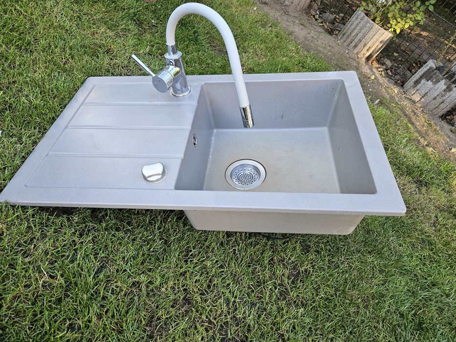 Zlew jednokomorowy granit z kranem