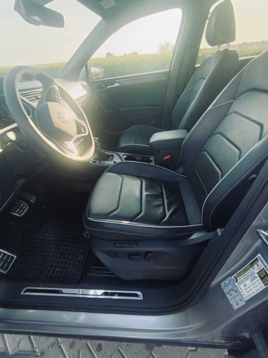 Volkswagen Tiguan      2022