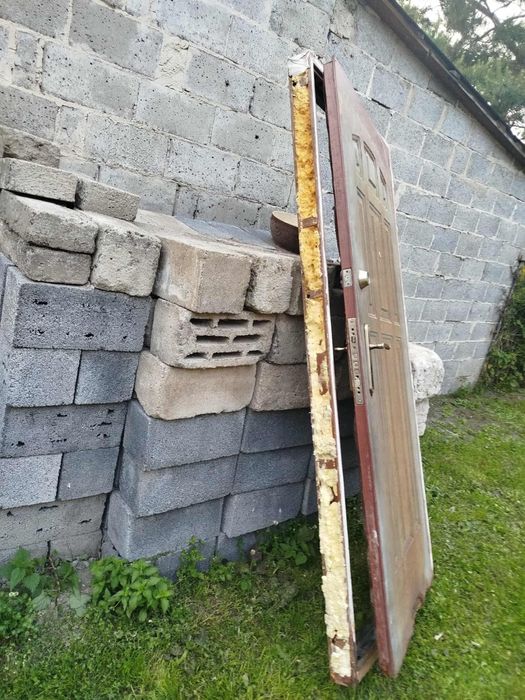 Solidne drzwi metalowe