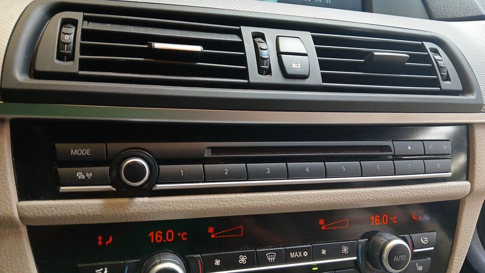 Rádio / auto-rádio BMW 5 Touring (F11)