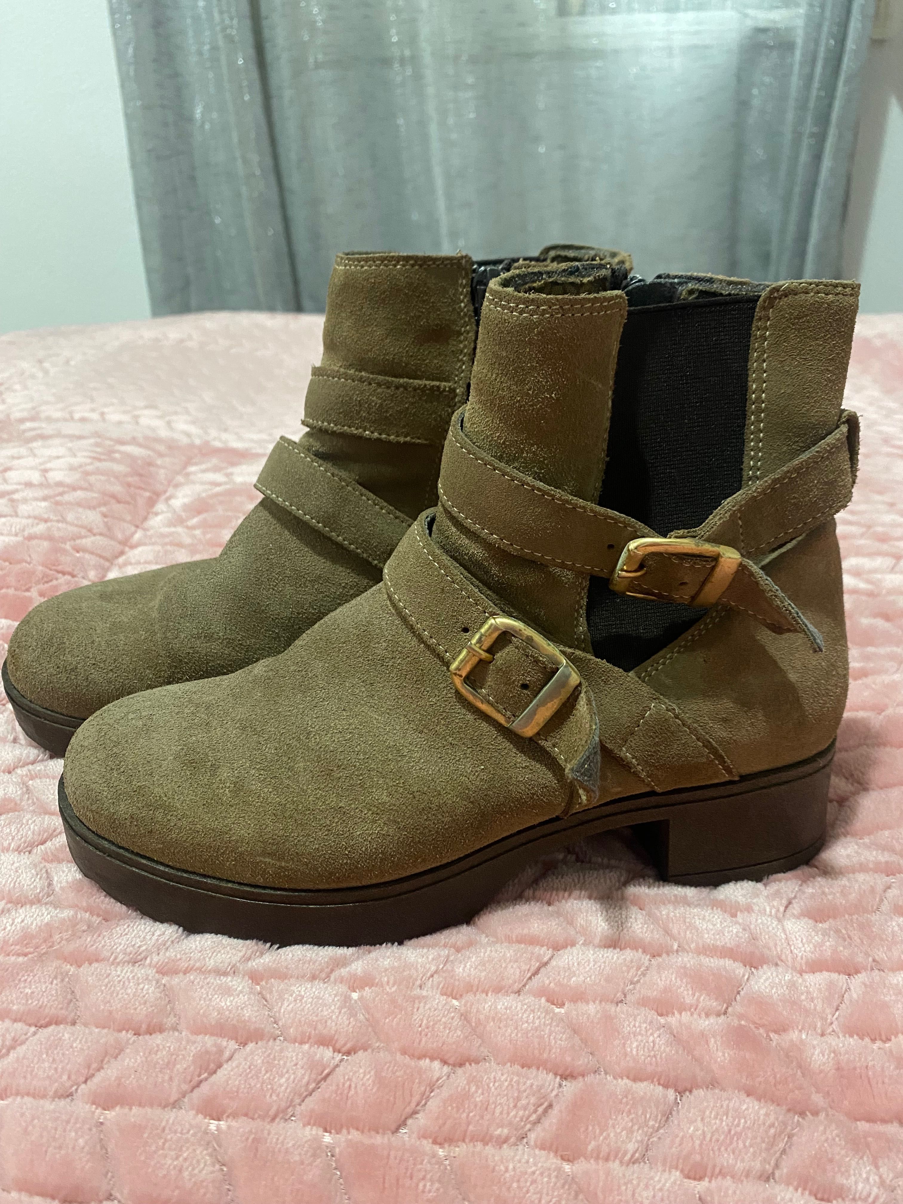 Botas castanhas de mulher