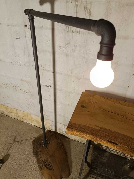 Candeeiro de pé vintage industrial novo