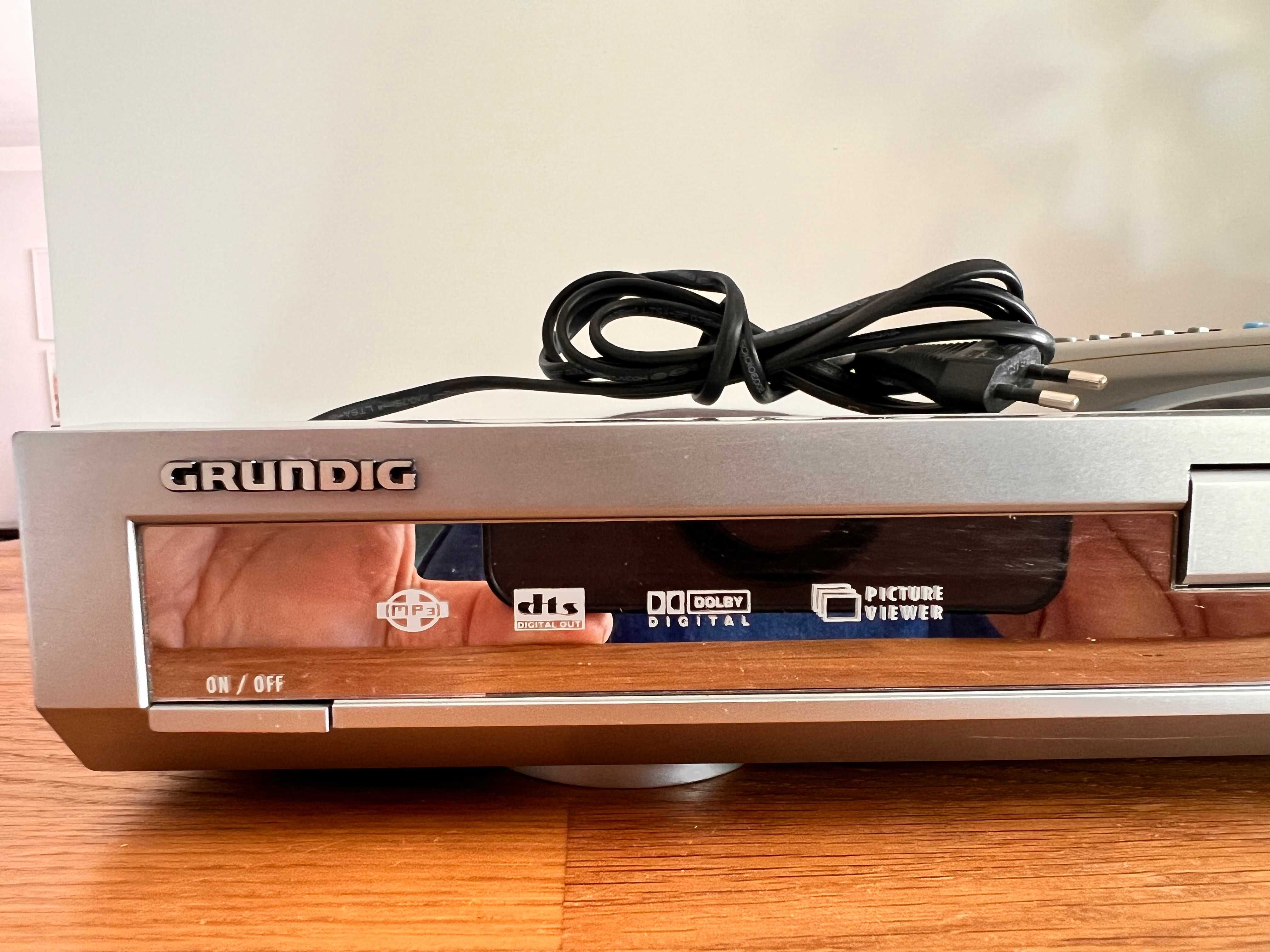 Grundig GDP 1100 DVD player pilot 85D